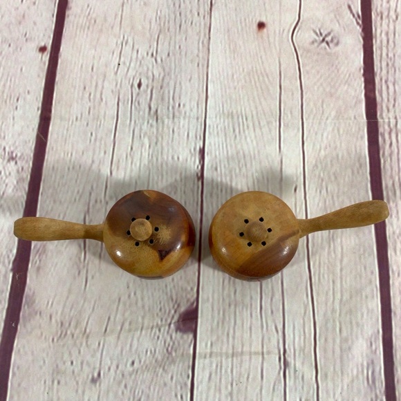 Vintage Wood Souvenir International Village Gettysburg, PA Salt and Pepper Pair - Picture 7 of 7